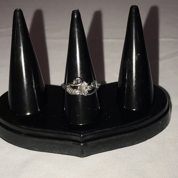 🆕 NWT SILVER FLOWER 🌸 RING 💍 SIZE 7 SUPER CUTE COSTUME PIECE #100 - Picture 2 of 5
